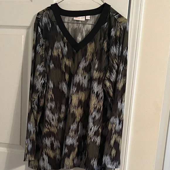 Belle by Kim Gravel Patterned V-Neck Top - Picture 1 of 6